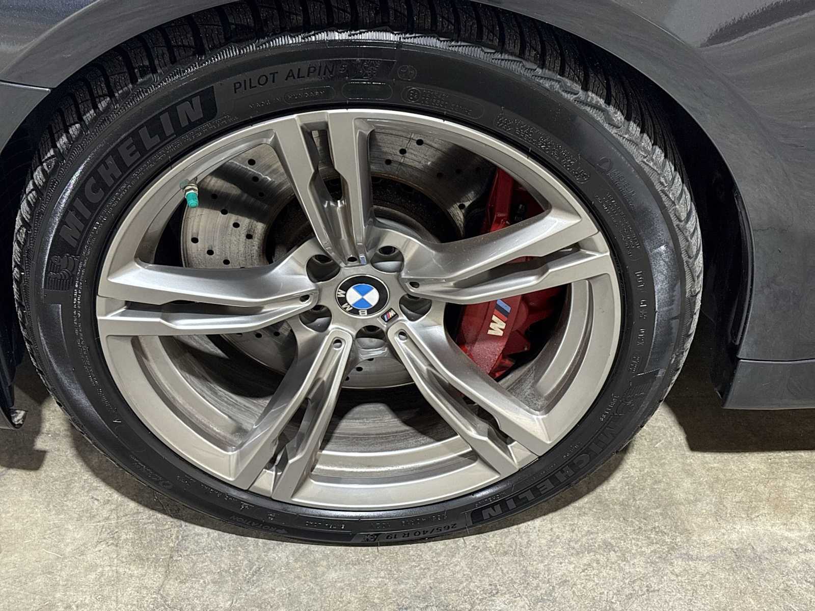 Thumbnail: 2019 BMW M5 - 13