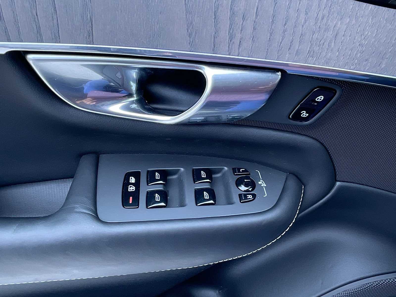 Thumbnail: 2020 Volvo XC90 - 24