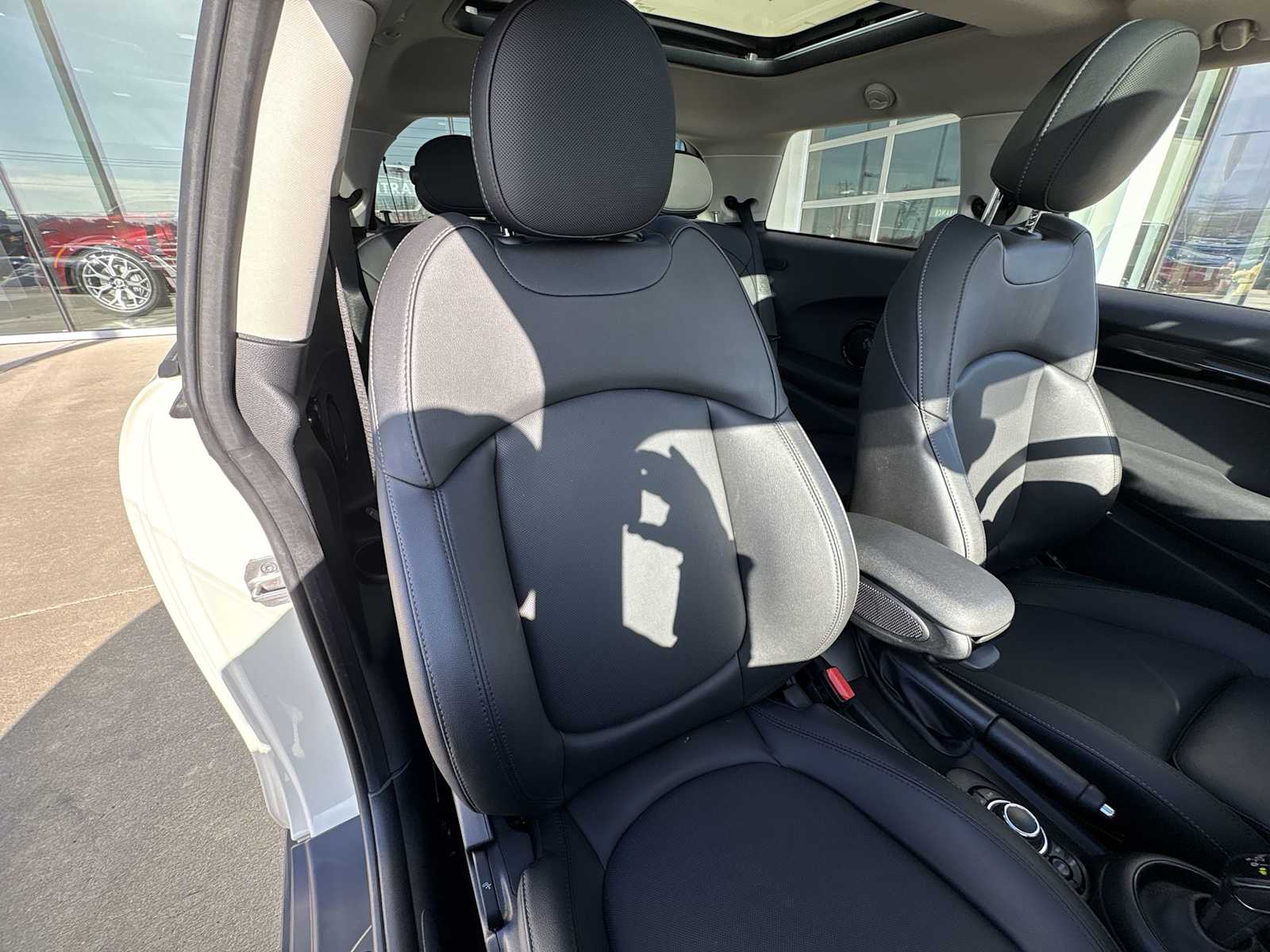 Thumbnail: 2023 MINI Cooper Hardtop - 22