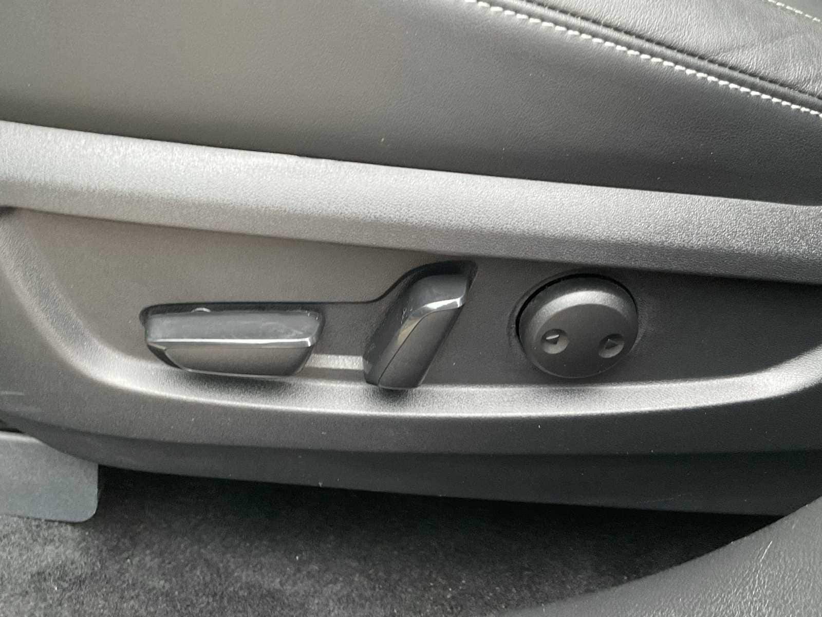 Thumbnail: 2020 INFINITI QX50 - 18