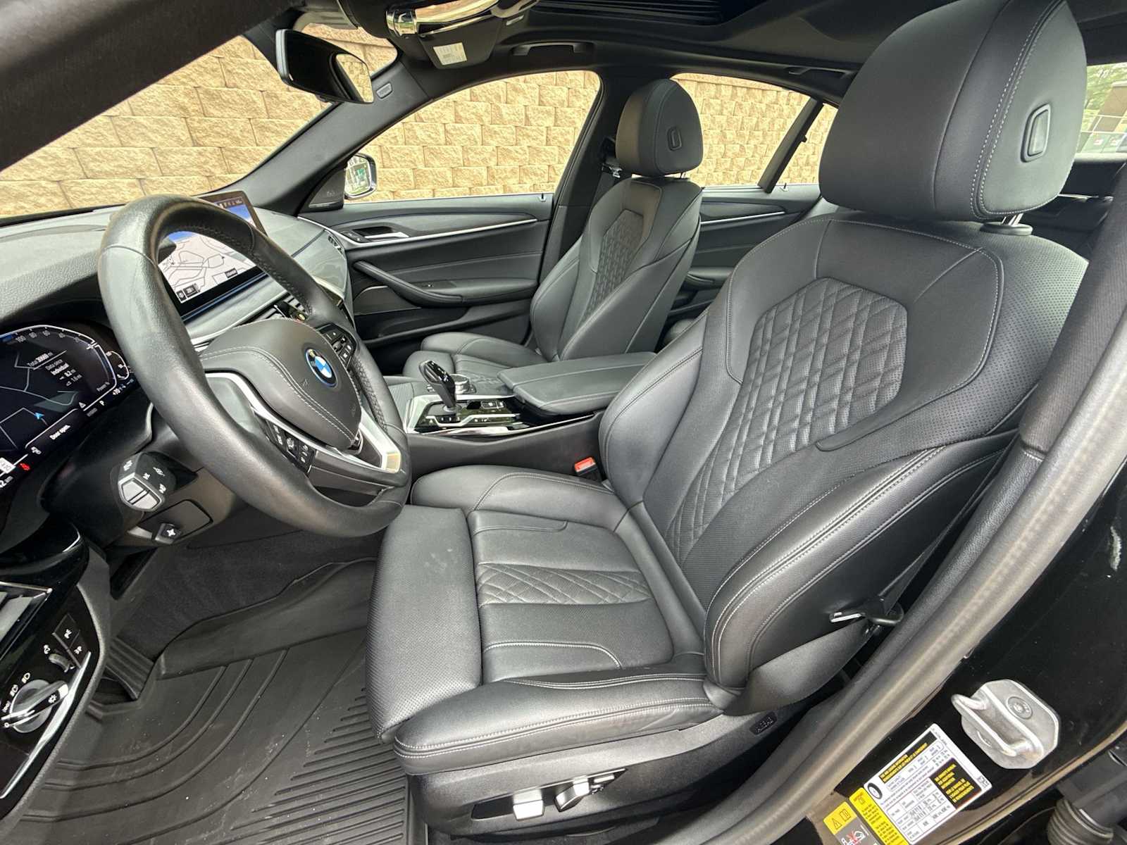 Thumbnail: 2023 BMW 5 Series - 17