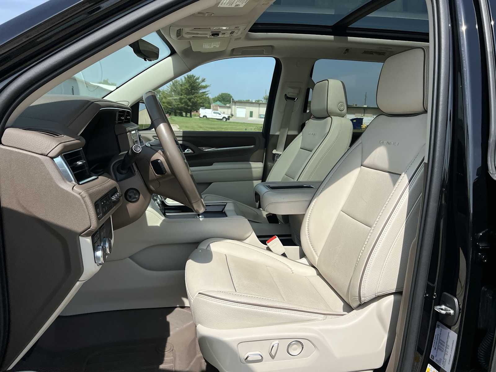 2021 GMC Yukon Denali 14
