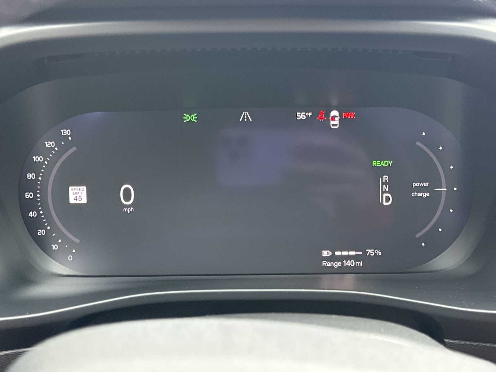 Thumbnail: 2023 Volvo XC40 - 35