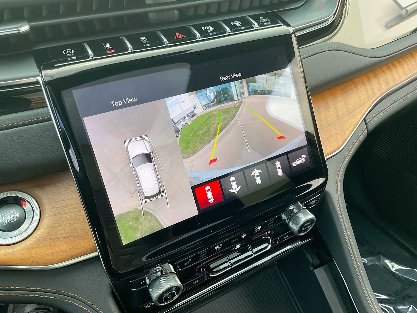 Thumbnail: 2025 Jeep Grand Cherokee - 31