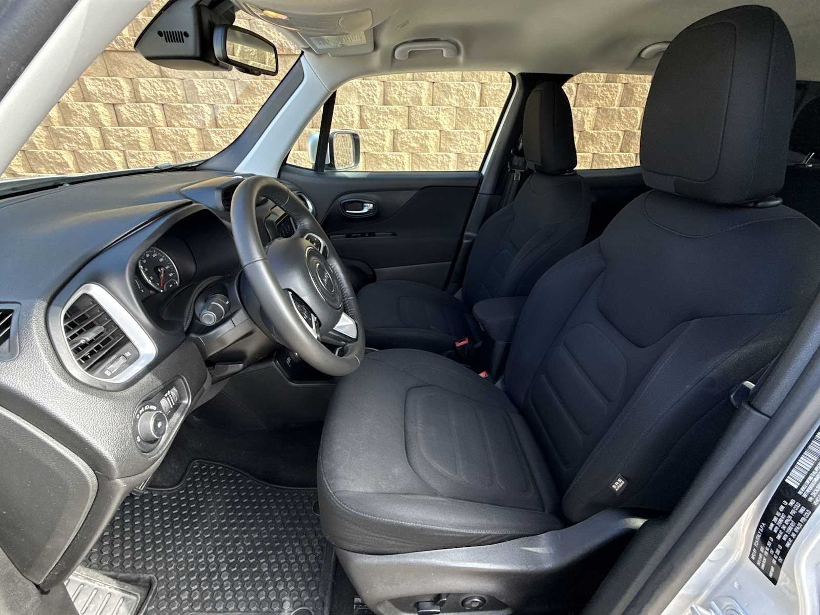 Thumbnail: 2019 Jeep Renegade - 10