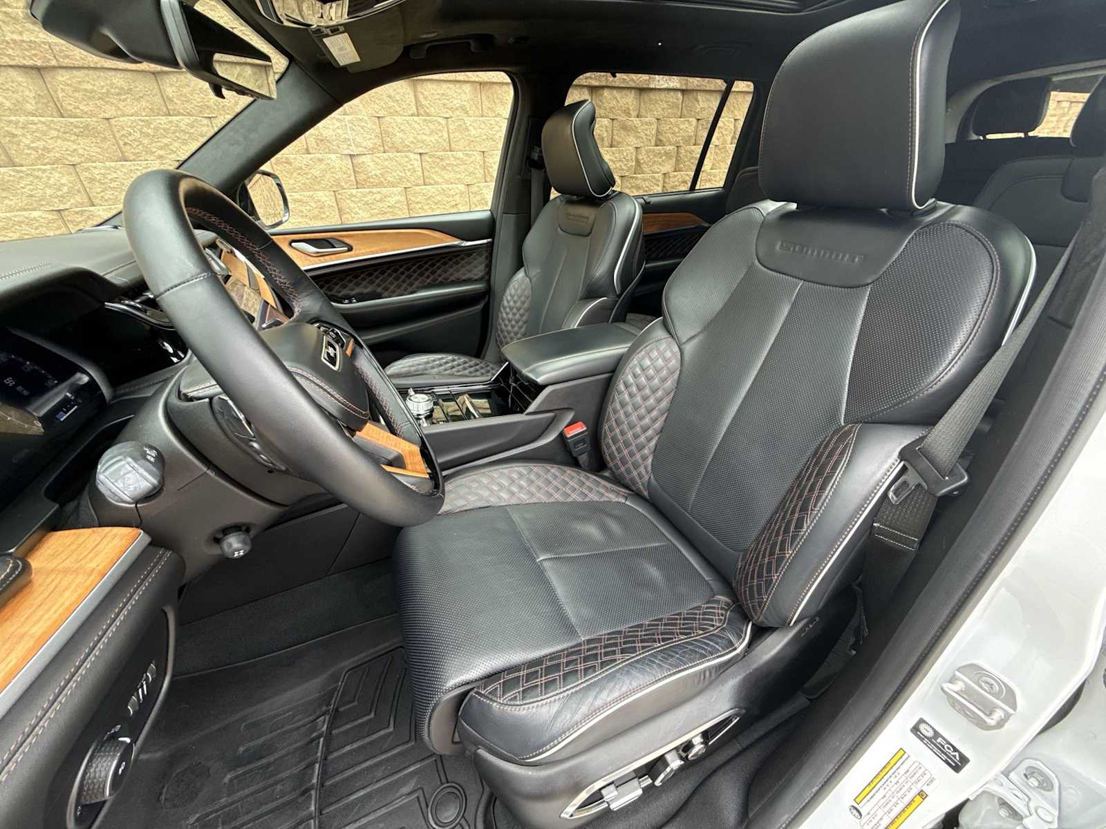 Thumbnail: 2023 Jeep Grand Cherokee - 17