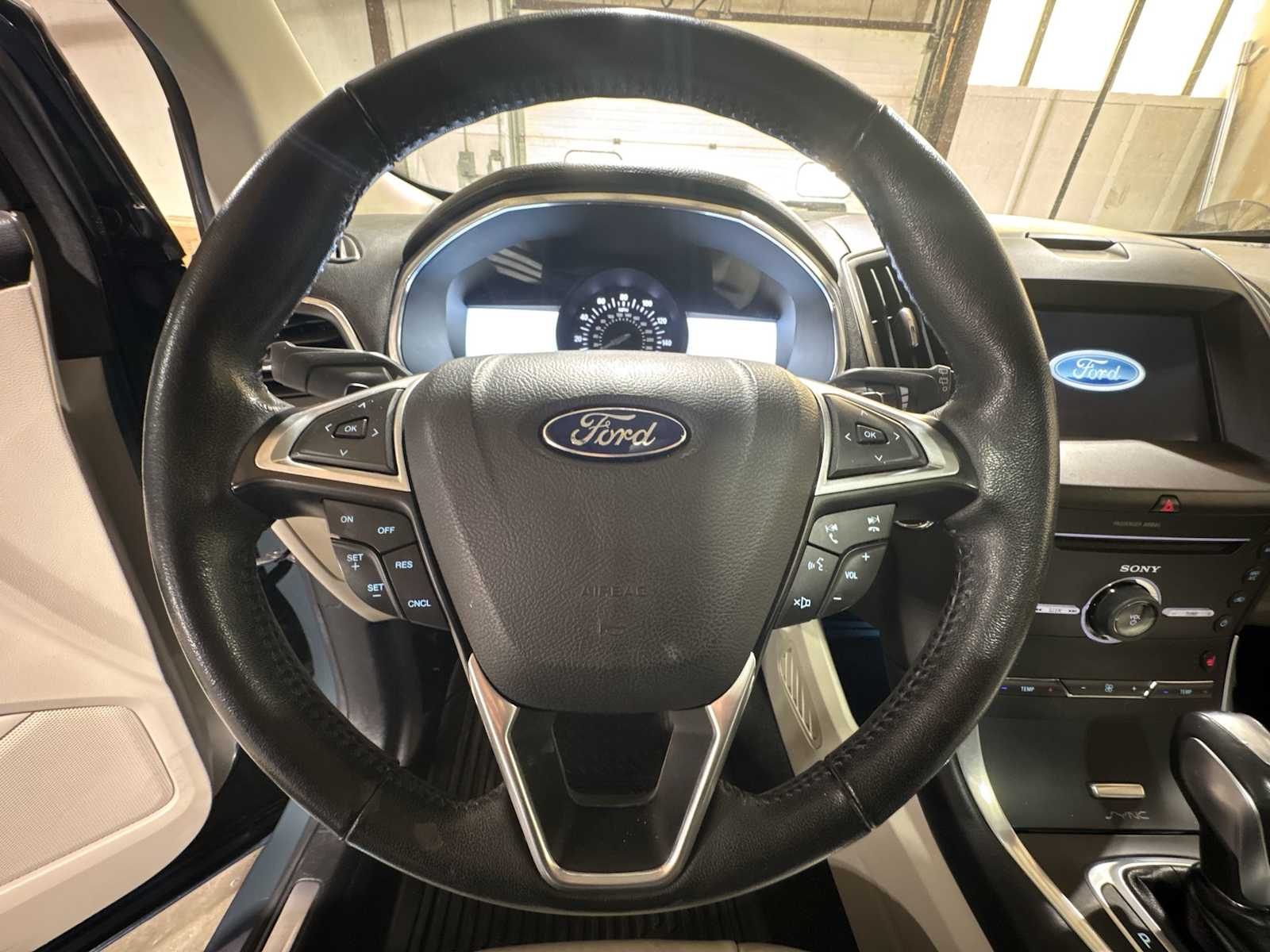 Thumbnail: 2016 Ford Edge - 21