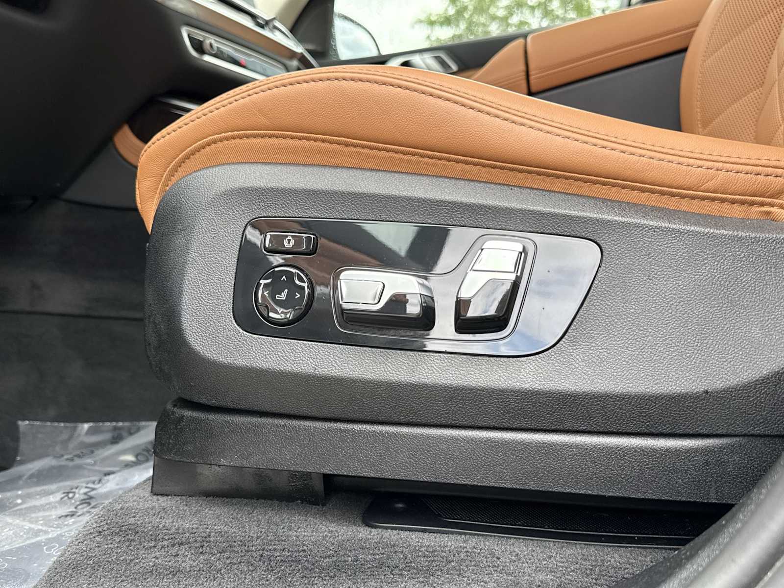 Thumbnail: 2024 BMW X7 - 18