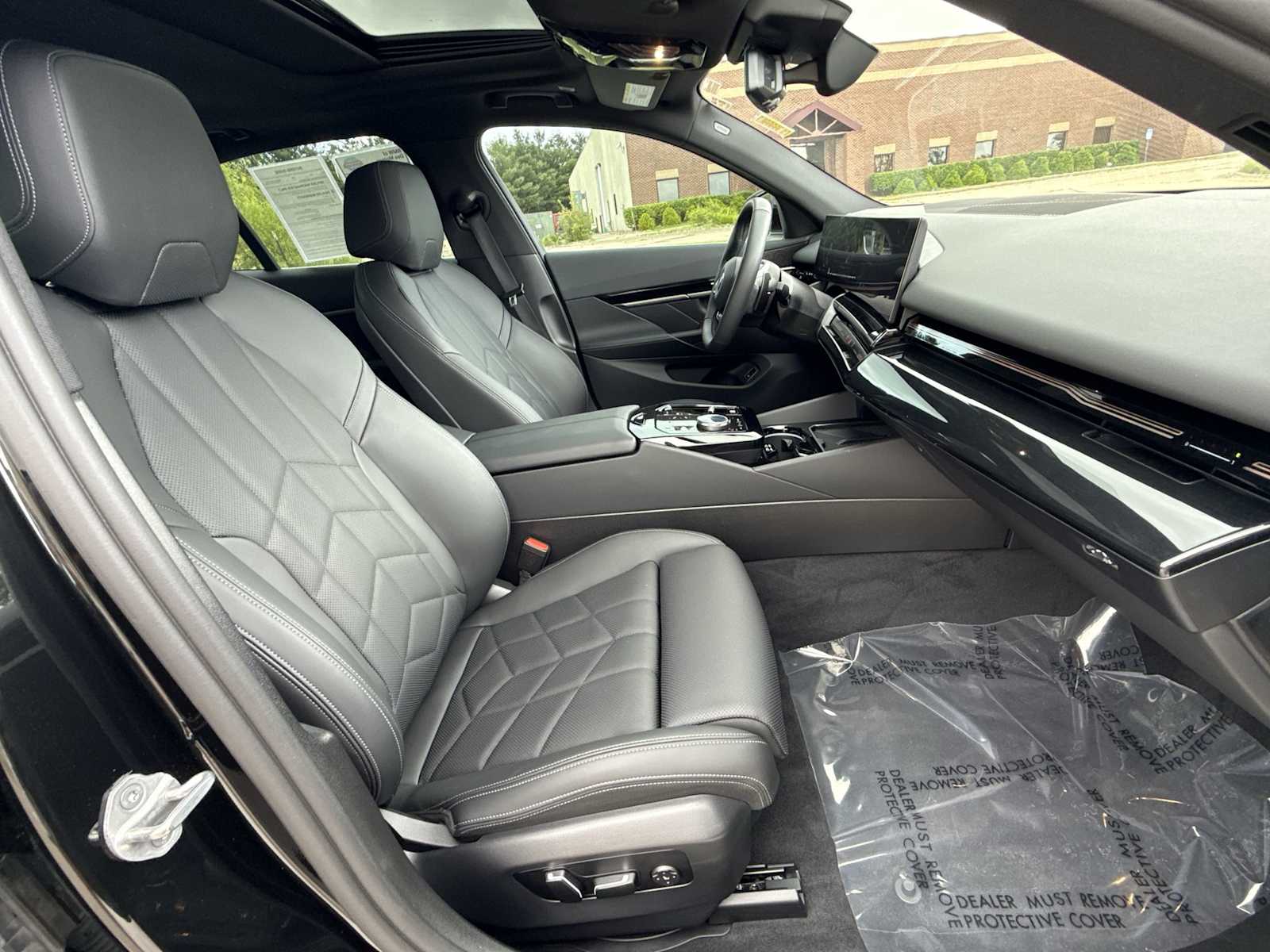 Thumbnail: 2024 BMW 5 Series - 24