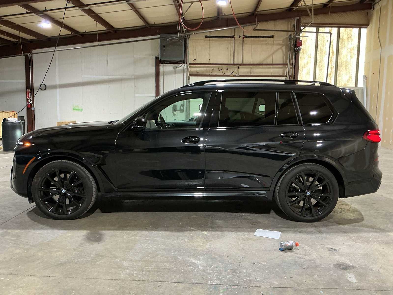 Thumbnail: 2025 BMW X7 - 11