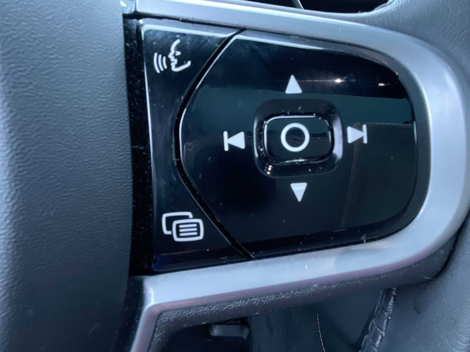 Thumbnail: 2020 Volvo XC90 - 28