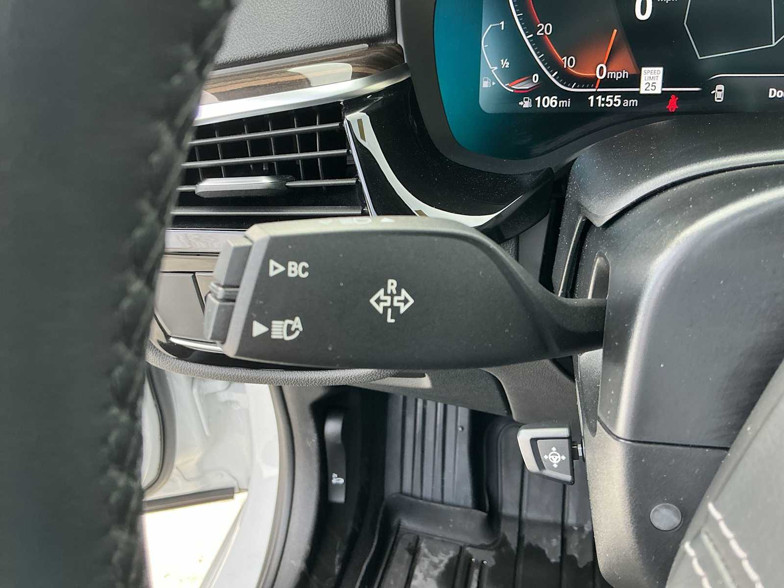 Thumbnail: 2022 BMW 5 Series - 26