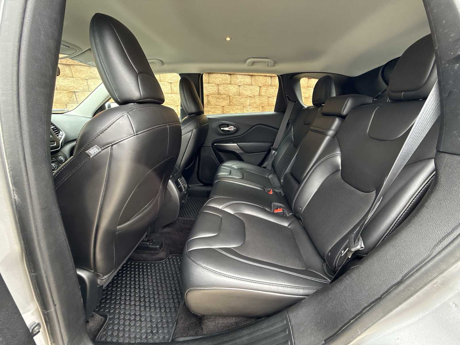 Thumbnail: 2019 Jeep Cherokee - 20