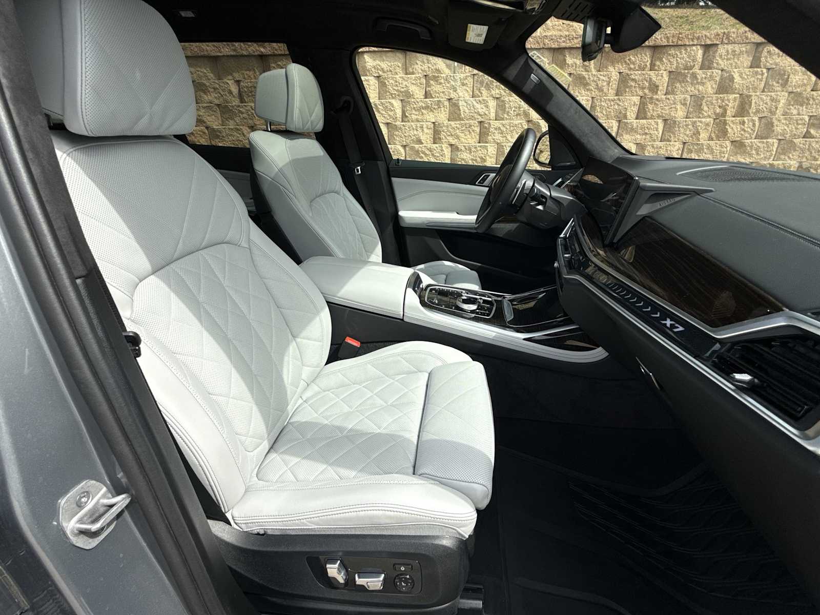 Thumbnail: 2024 BMW X7 - 24