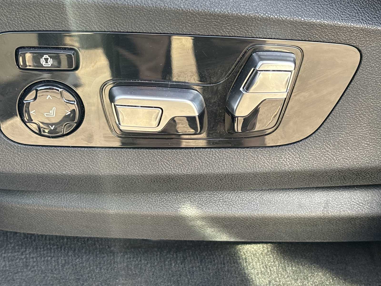 Thumbnail: 2025 BMW X7 - 24