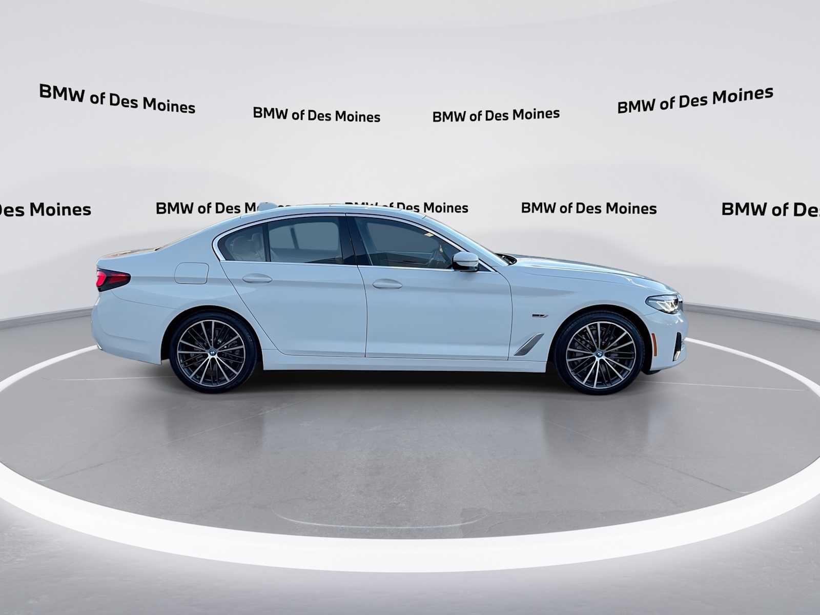 Thumbnail: 2023 BMW 5 Series - 9