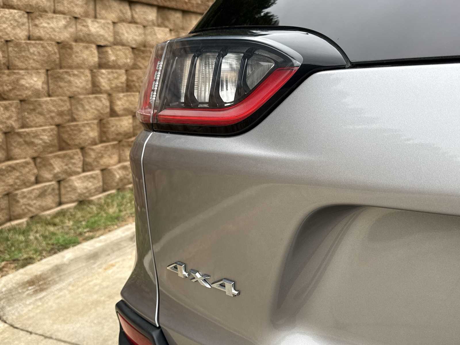 Thumbnail: 2019 Jeep Cherokee - 44