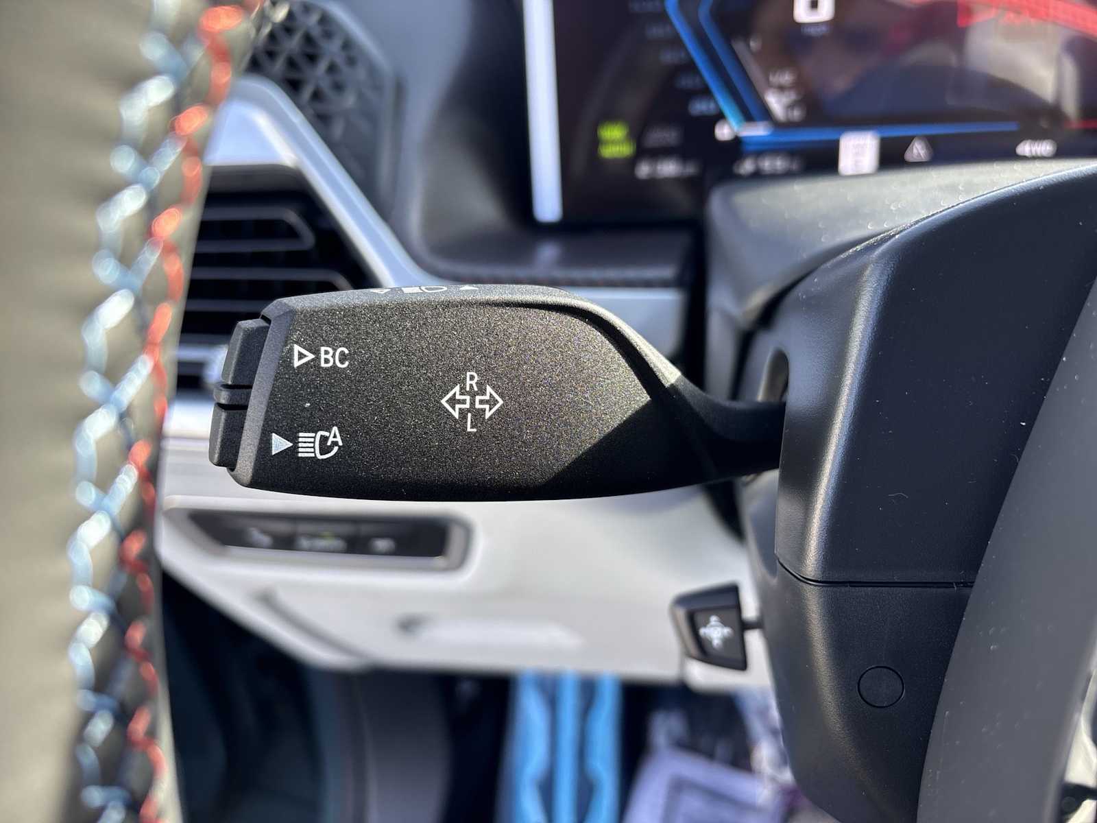 Thumbnail: 2026 BMW XM - 34