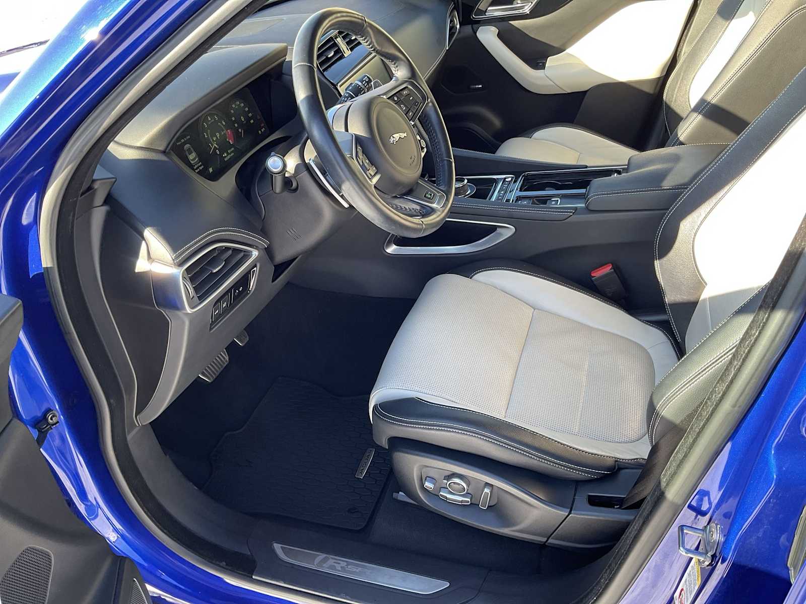 Thumbnail: 2018 Jaguar F-Pace - 10