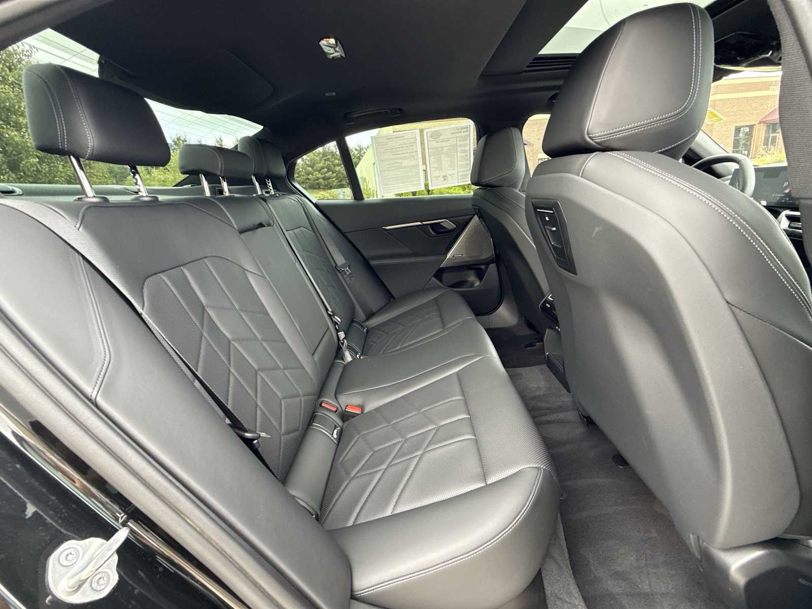 Thumbnail: 2024 BMW 5 Series - 22