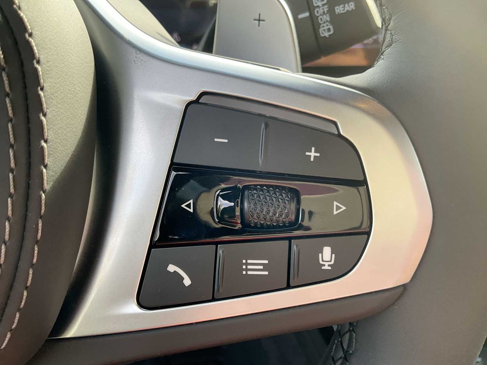 Thumbnail: 2026 BMW X7 - 27