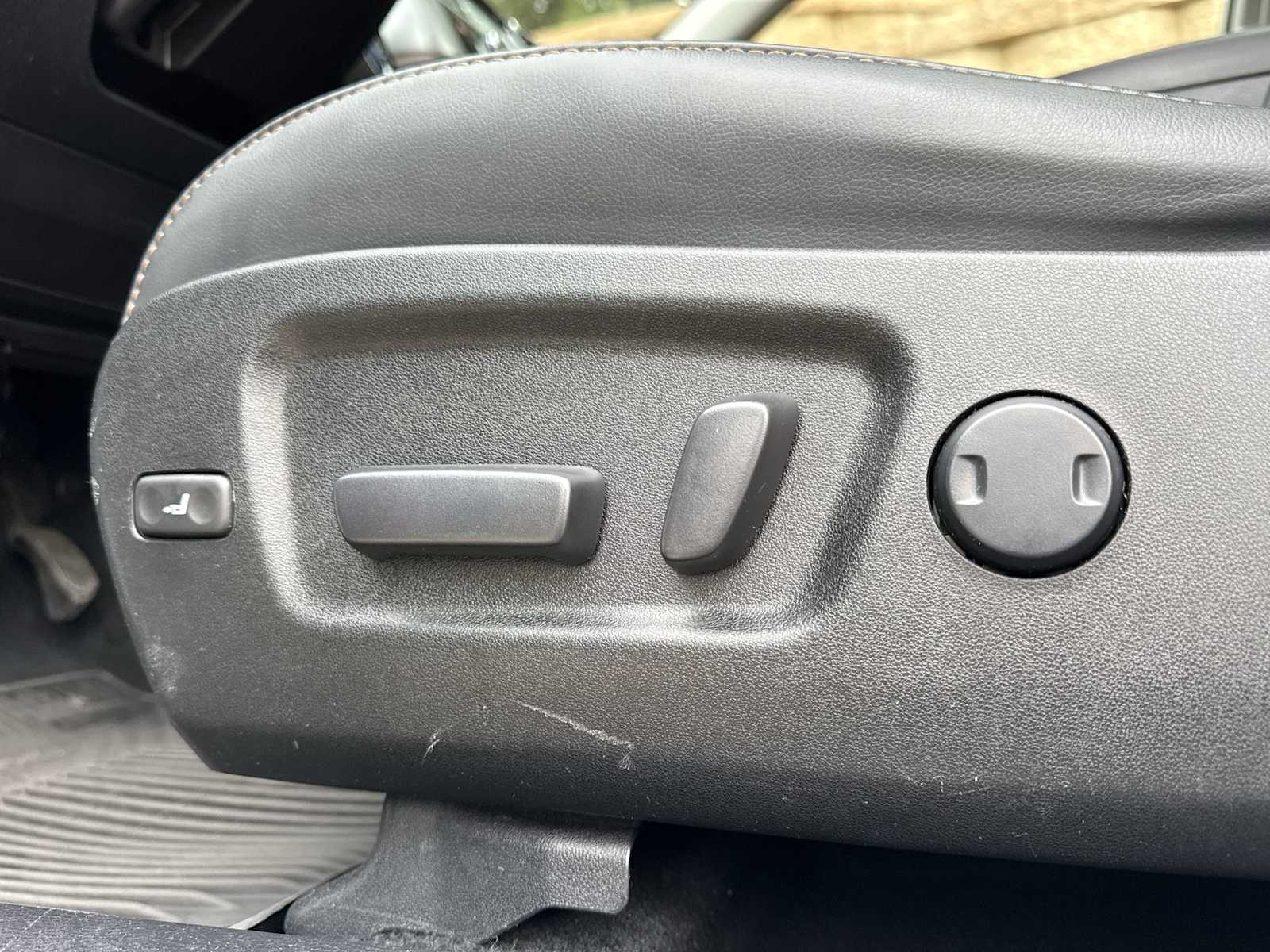 Thumbnail: 2018 Toyota Highlander - 18