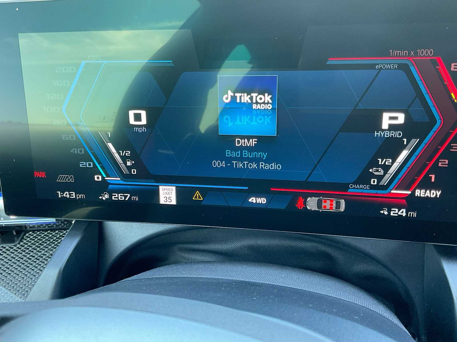 Thumbnail: 2025 BMW M5 - 34