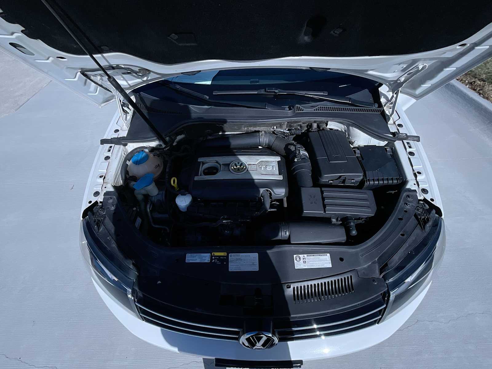 Thumbnail: 2014 Volkswagen Eos - 23