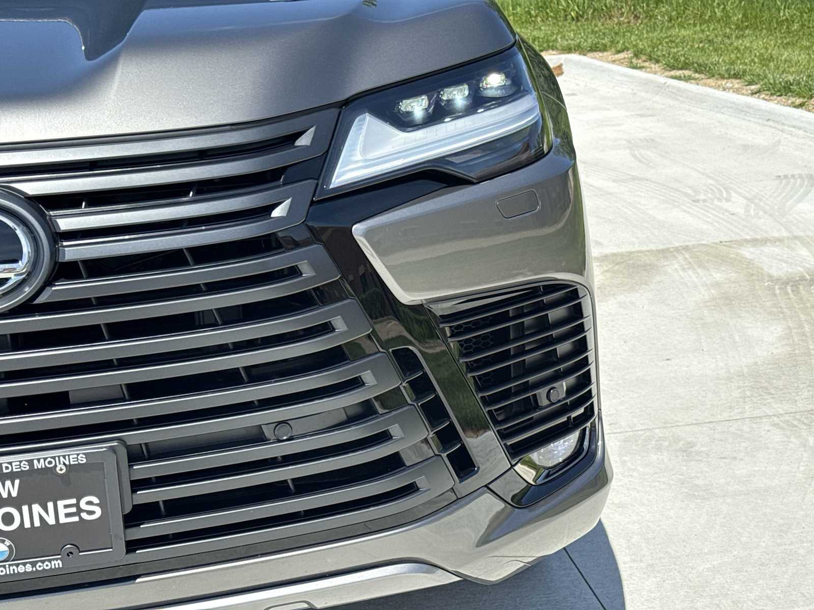 Thumbnail: 2025 Lexus ES - 10
