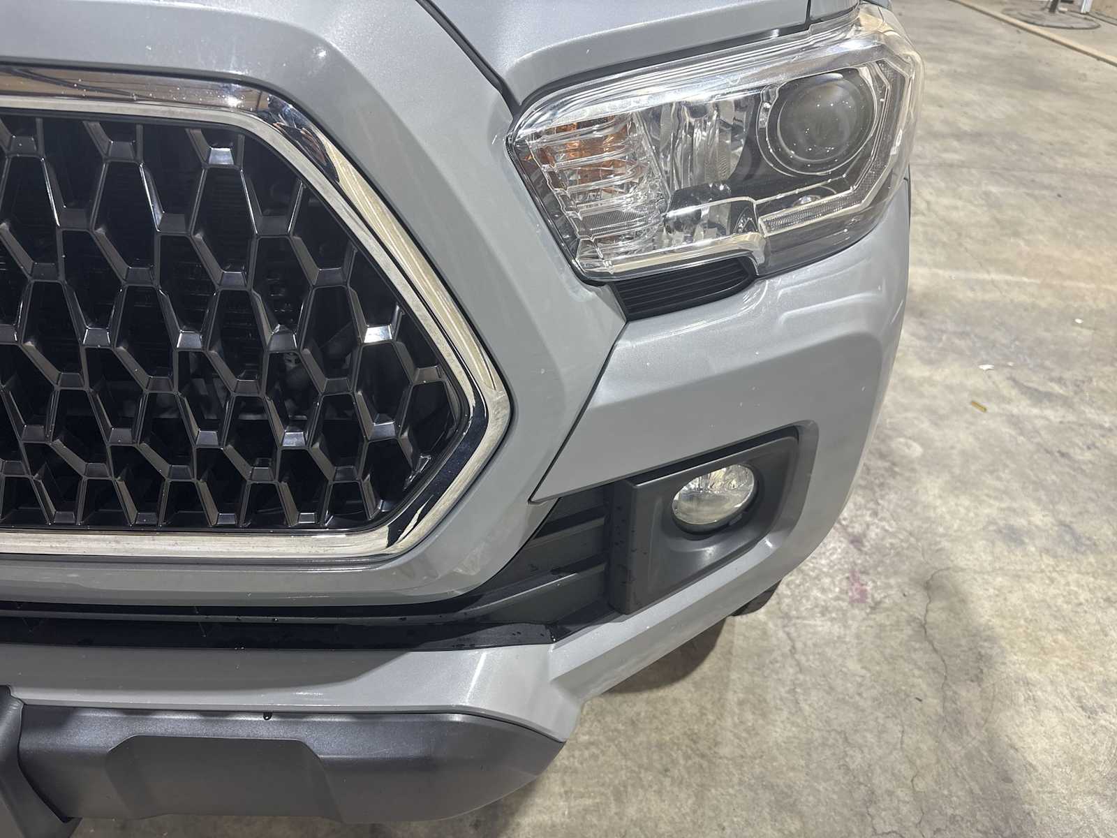 Thumbnail: 2018 Toyota Tacoma - 11