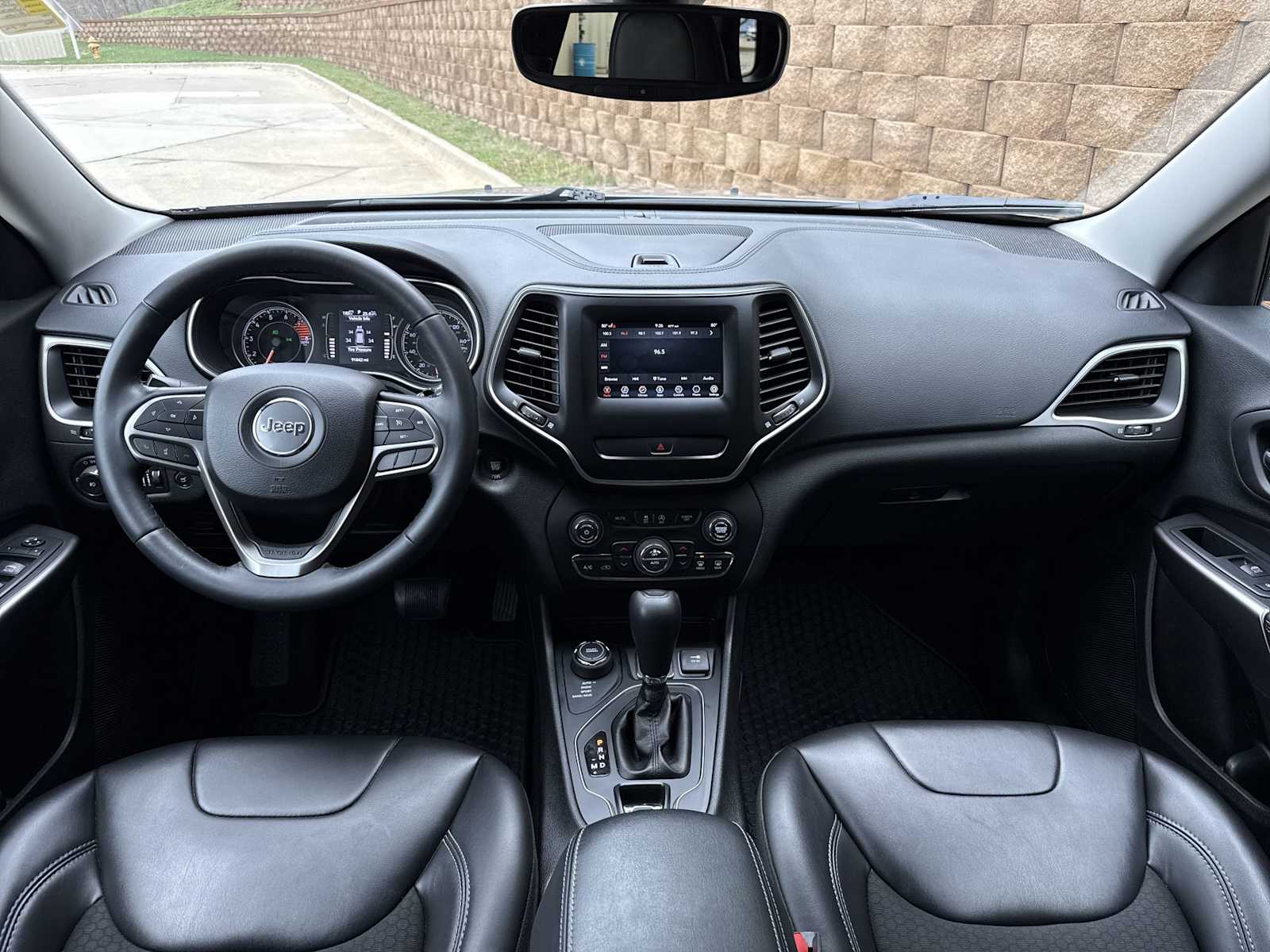 Thumbnail: 2019 Jeep Cherokee - 16