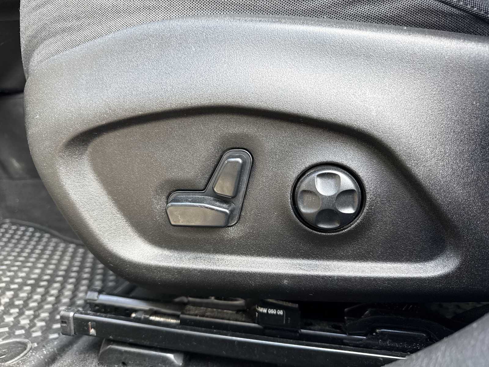 Thumbnail: 2019 Jeep Renegade - 18