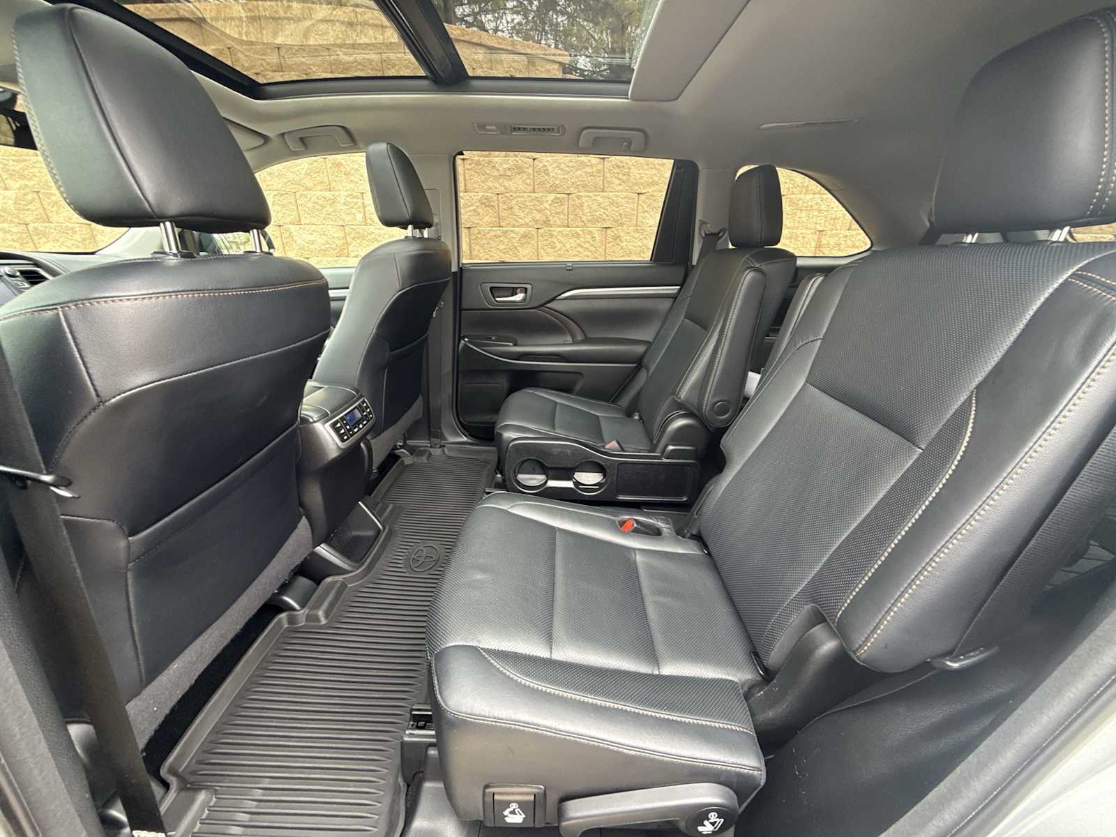 Thumbnail: 2018 Toyota Highlander - 21