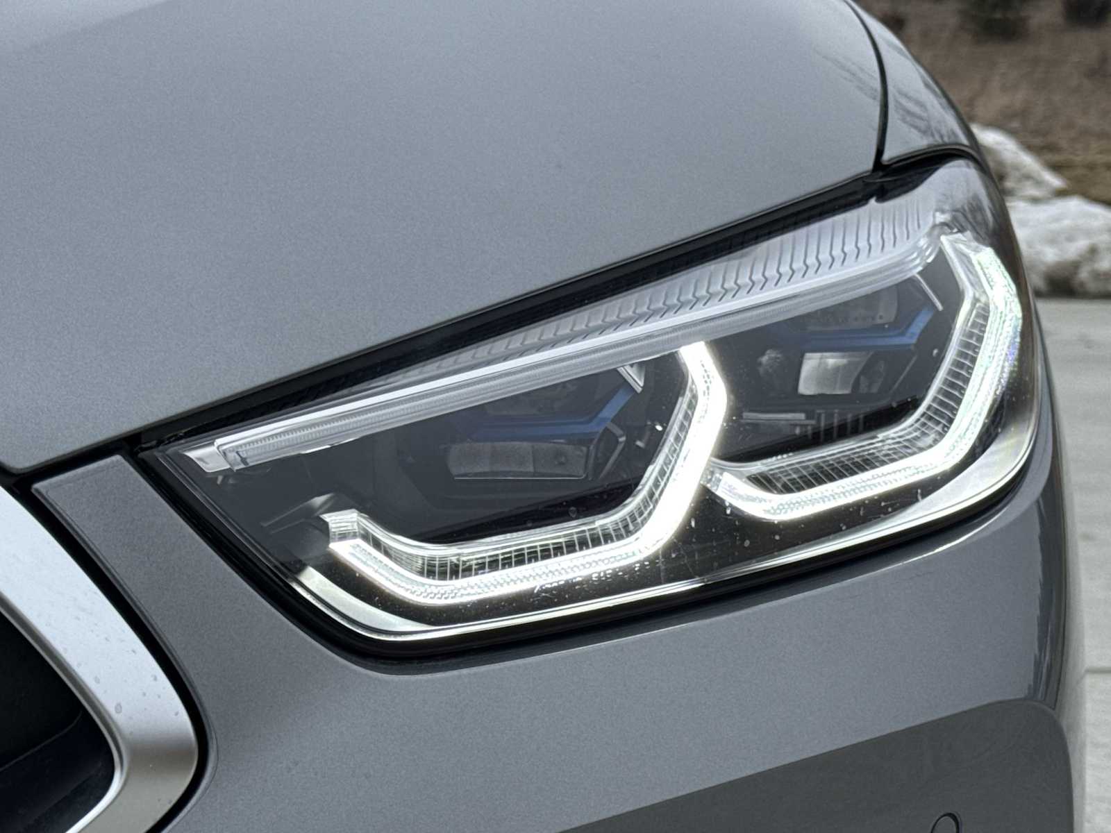 2026 BMW 8 Series M850i - Photo 9