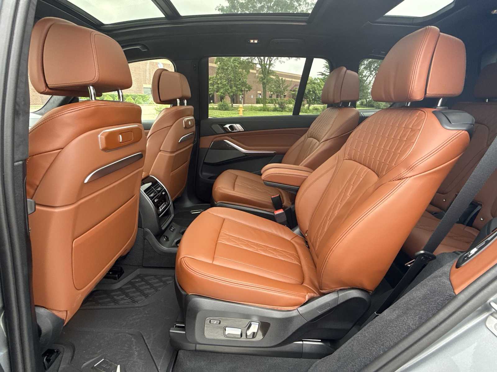 Thumbnail: 2026 BMW X7 - 21