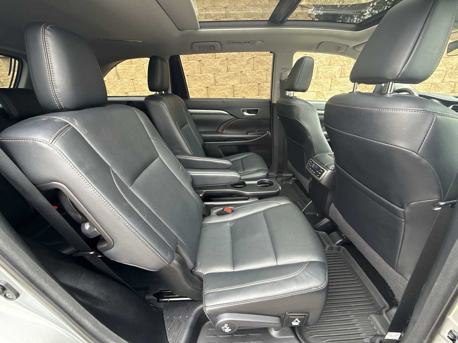 Thumbnail: 2018 Toyota Highlander - 22