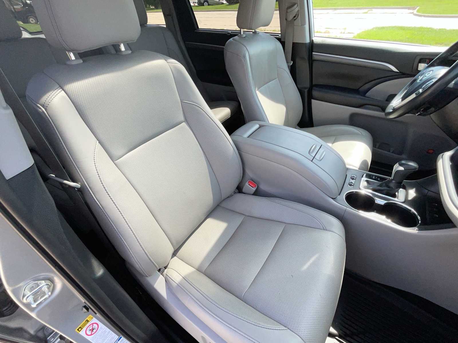 Thumbnail: 2019 Toyota Highlander - 24