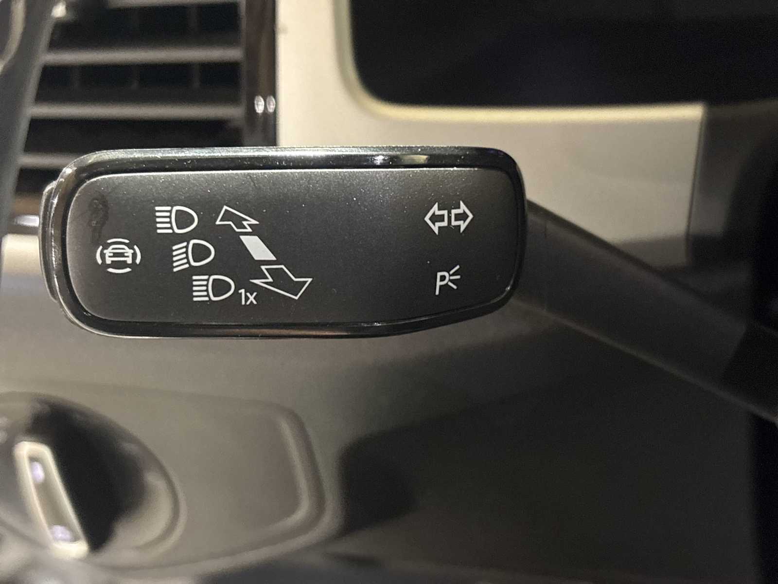 Thumbnail: 2023 Volkswagen Atlas - 24