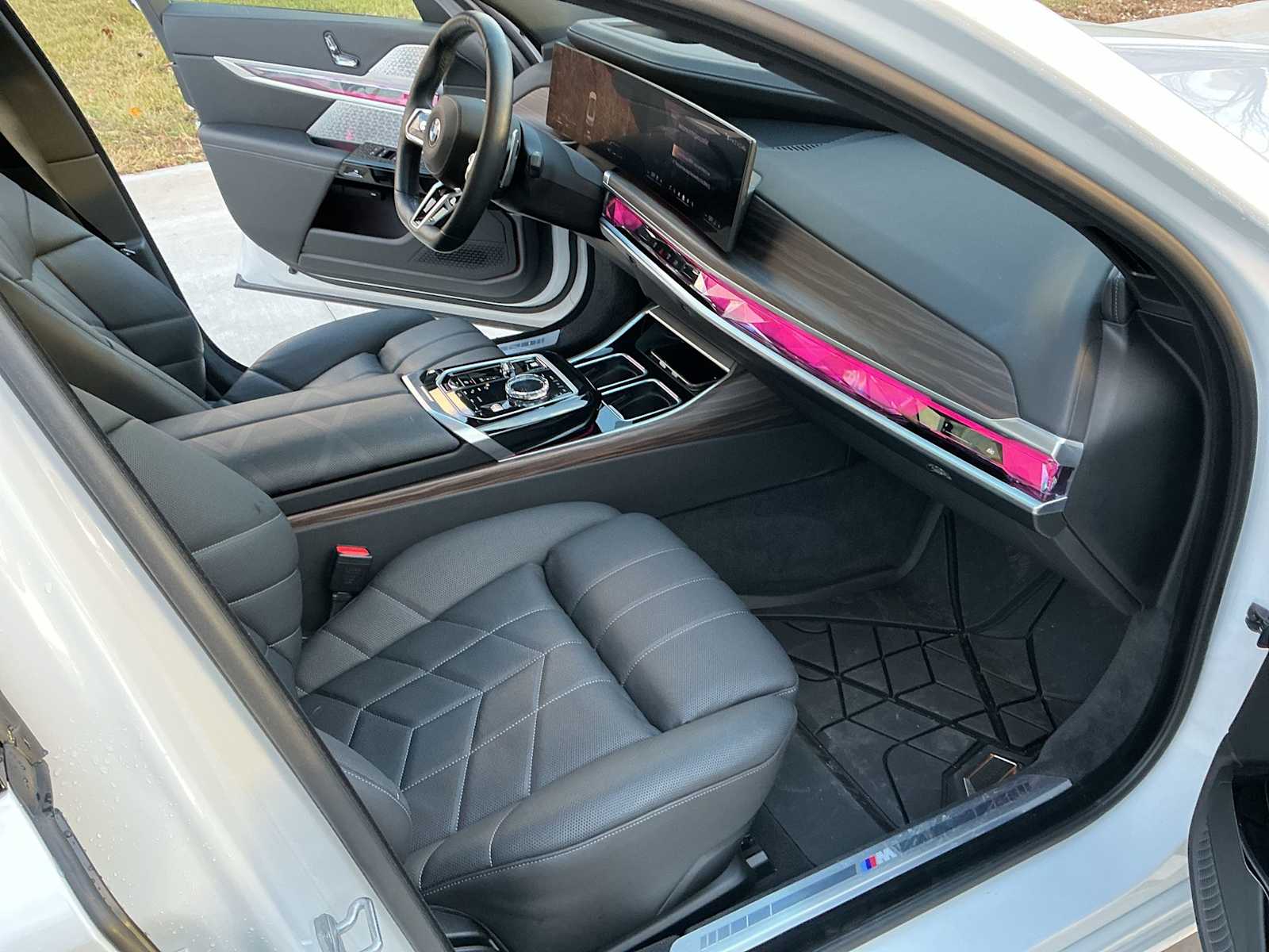 Thumbnail: 2024 BMW 7 Series - 14