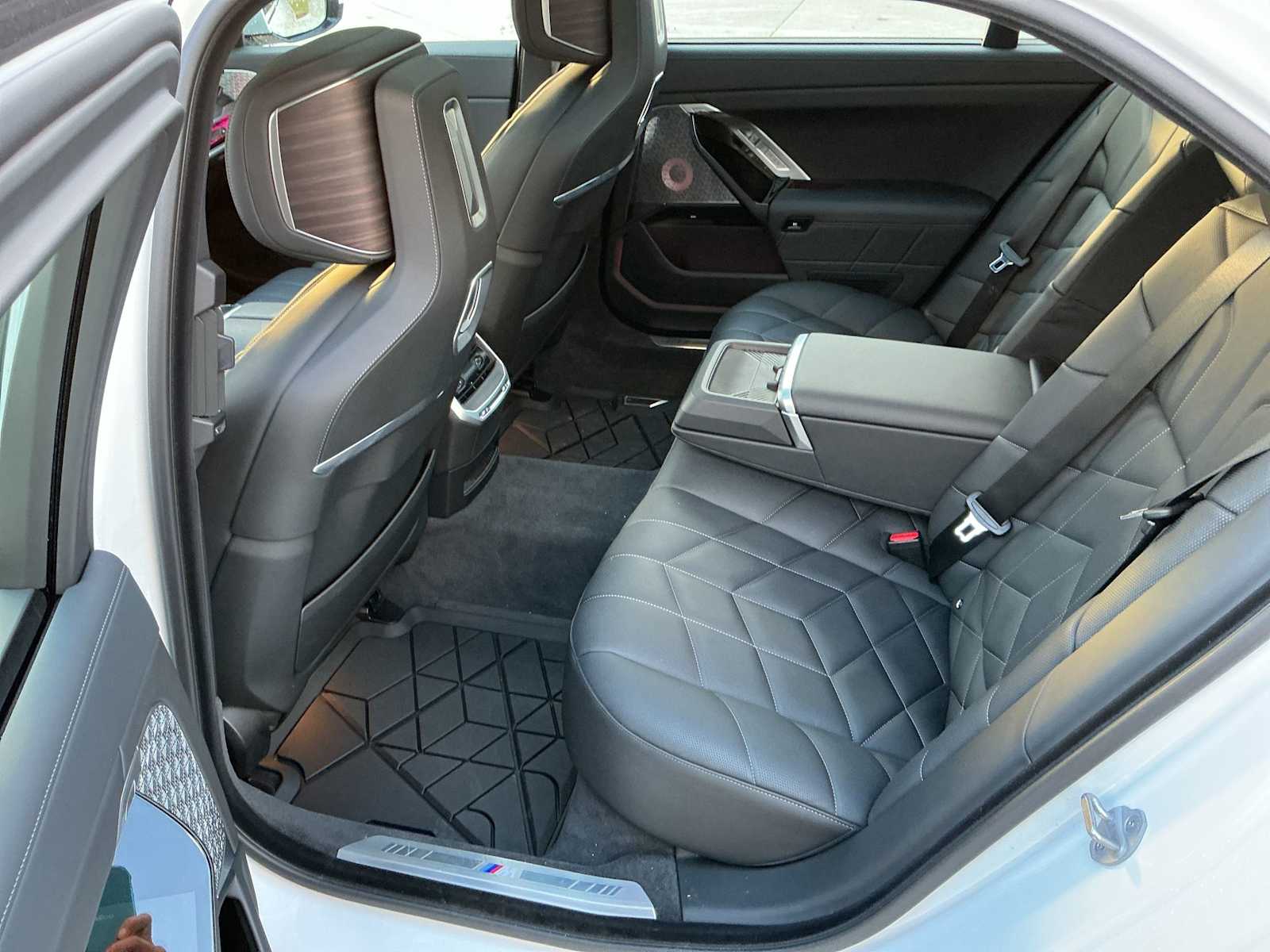 Thumbnail: 2024 BMW 7 Series - 12