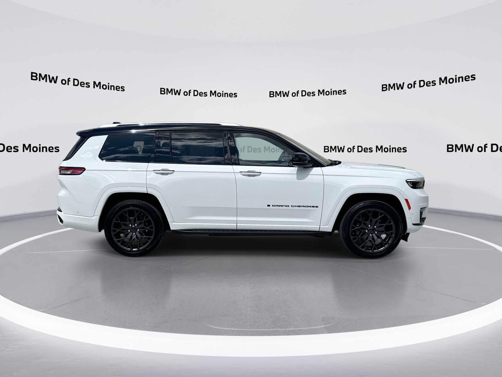 Thumbnail: 2023 Jeep Grand Cherokee - 9