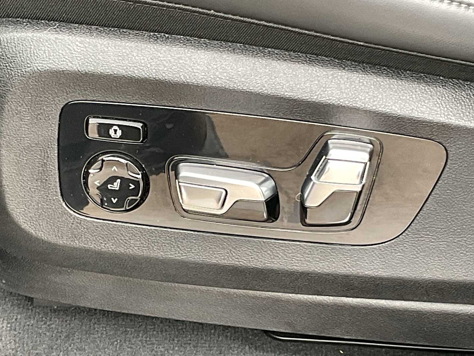 Thumbnail: 2024 BMW X7 - 17