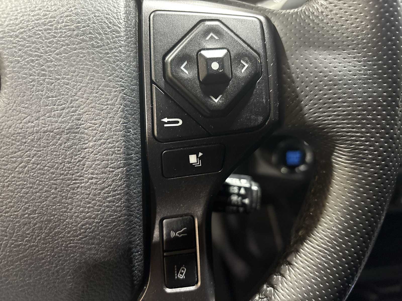 Thumbnail: 2018 Toyota Tacoma - 23