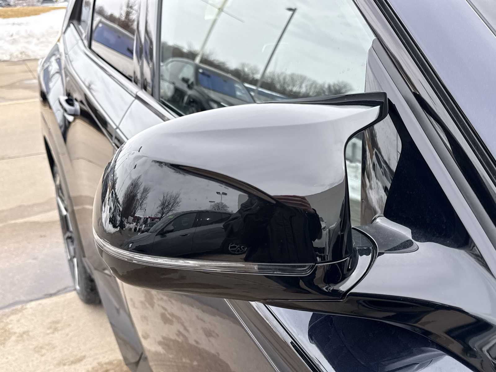 Thumbnail: 2026 BMW XM - 40