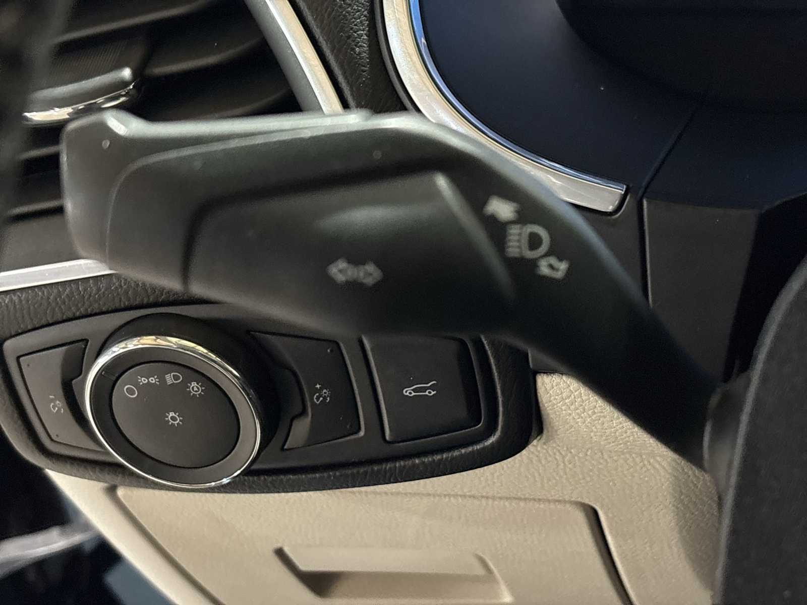 Thumbnail: 2016 Ford Edge - 25