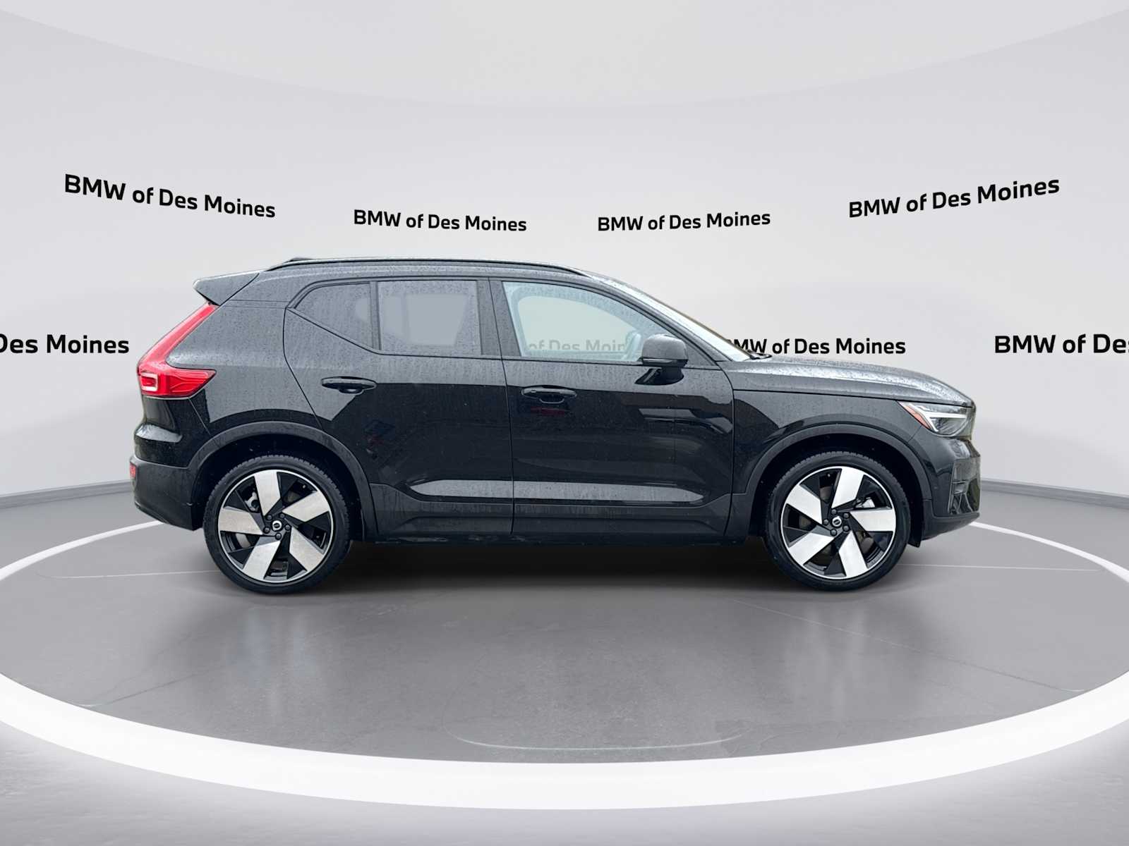 Thumbnail: 2023 Volvo XC40 - 9