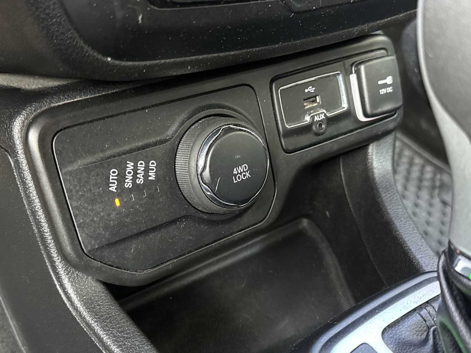 Thumbnail: 2019 Jeep Renegade - 40