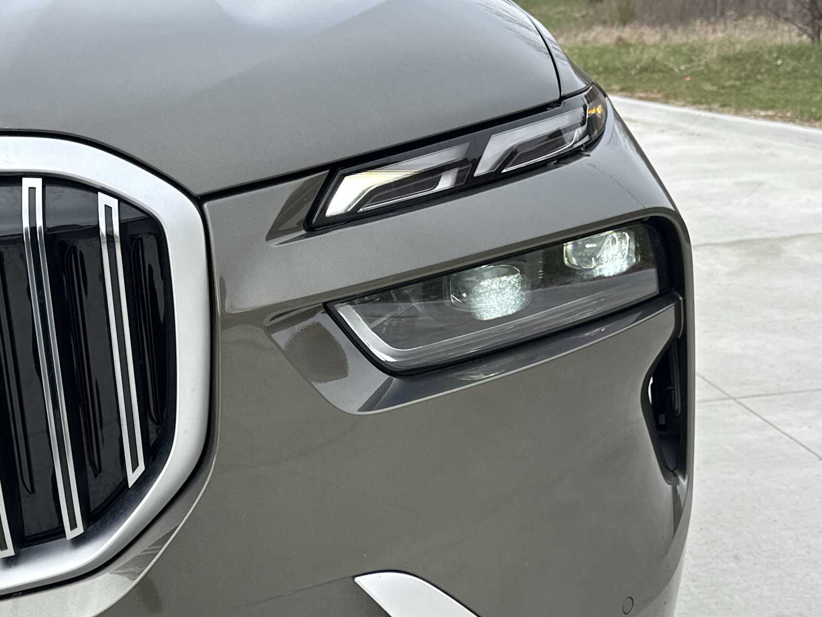 Thumbnail: 2025 BMW X7 - 11