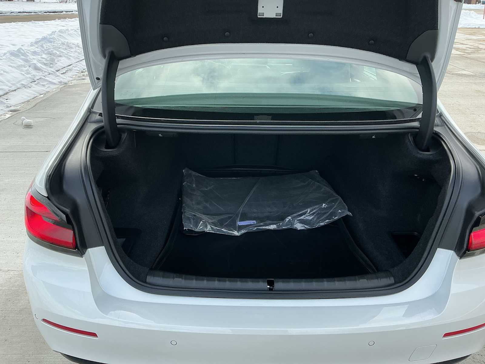 Thumbnail: 2022 BMW 5 Series - 34