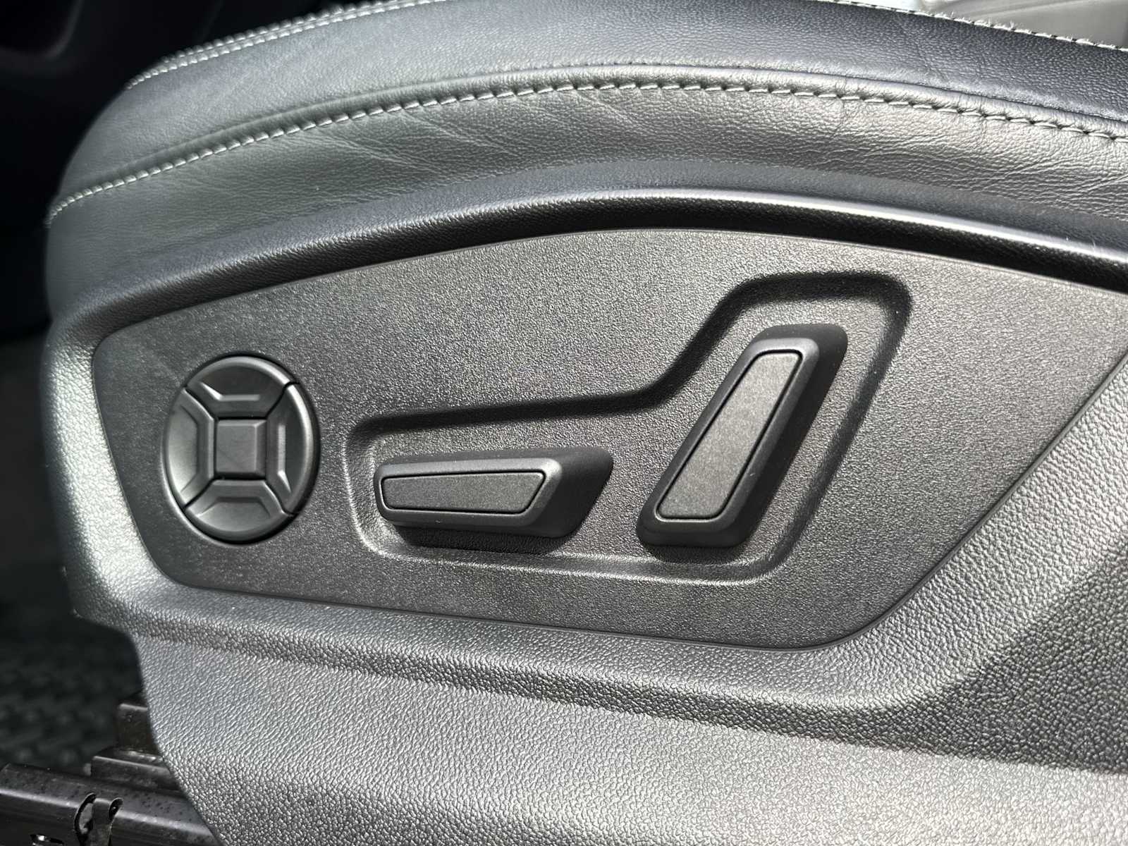 Thumbnail: 2022 Audi Q8 - 18